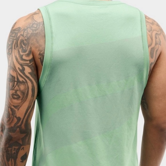 Fabletics Training Day tank top men’s medium - Picture 6 of 7